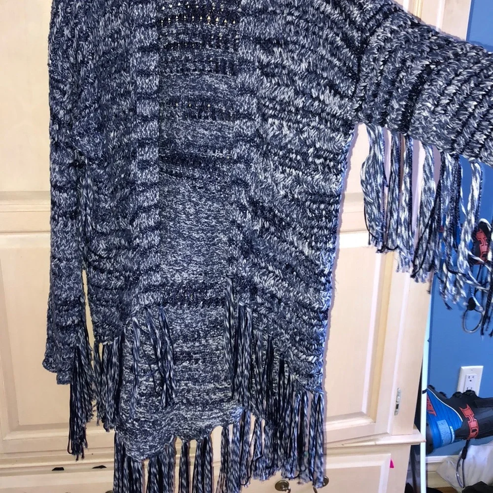 Guess Poncho - Picture 3 of 4